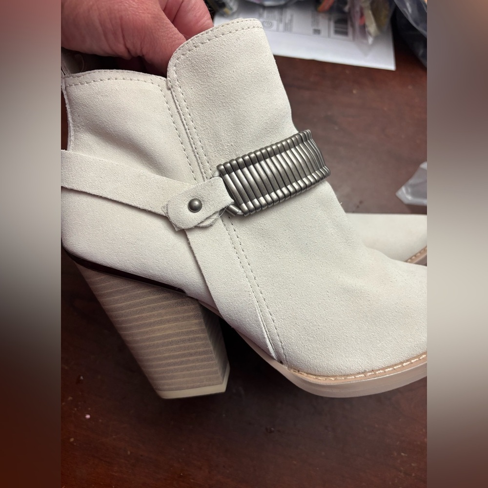 Off white Chelsea suede booties w gun metal ankle accessory size 8.5 Y2K preppy - Picture 3 of 10